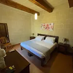 לינה וארוחת בוקר Gilju 3*